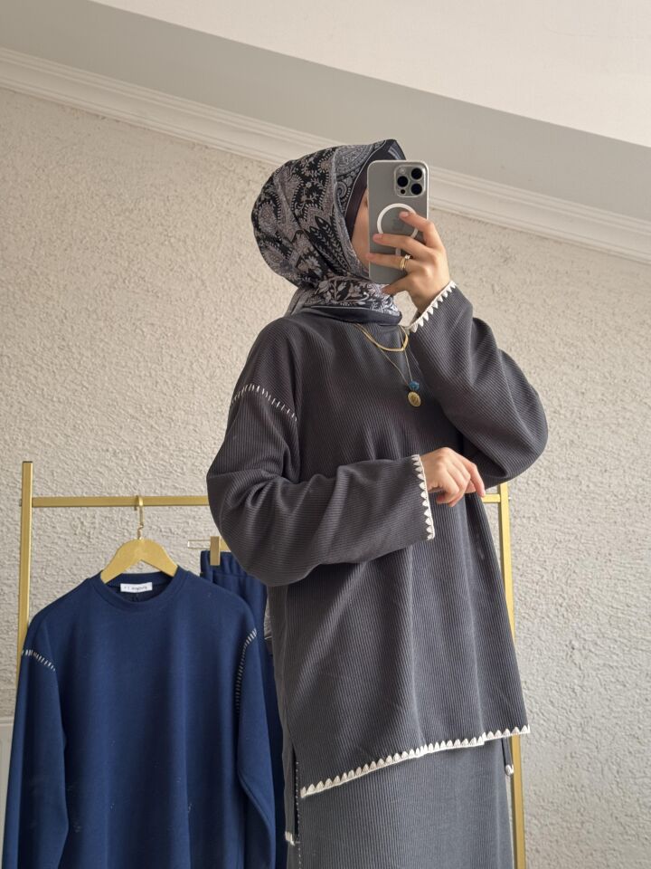 DİKİŞ DETAYLI TRİKO ETEKLİ TAKIM