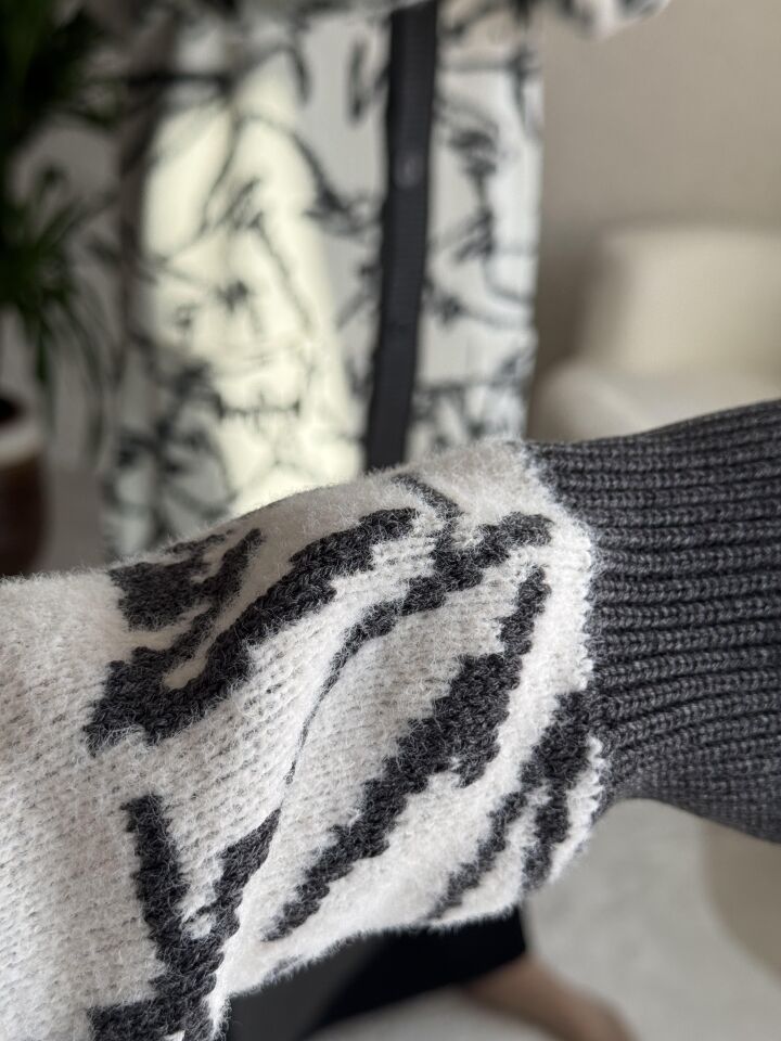 GRİ KREM KALIN TRİKO HIRKA