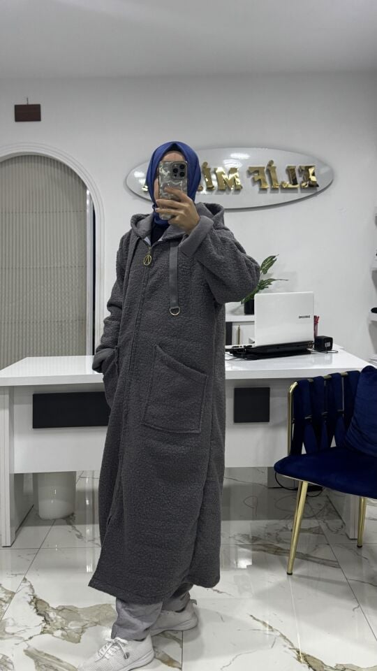 Ayşe Akay Kuzu  kap gri renk