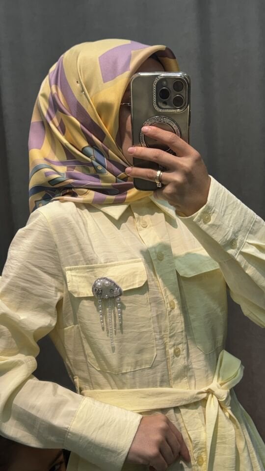 PUANE BROŞ DETAYLI ELBİSE