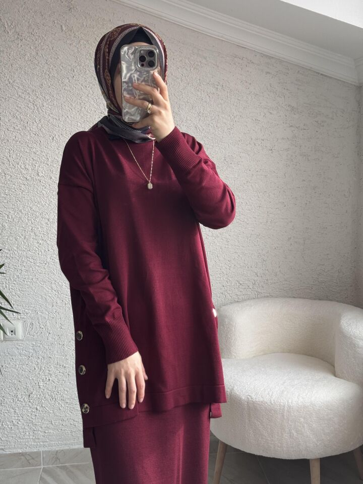 YAN DÜĞME DETAYLI MERSERİZE ETEKLİ TAKIM BORDO