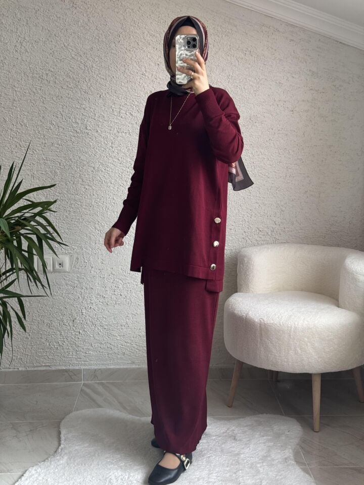 YAN DÜĞME DETAYLI MERSERİZE ETEKLİ TAKIM BORDO