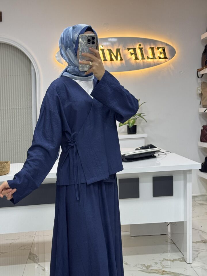BAĞLAMA DETAYLI ETEKLİ TAKIM LACİVERT
