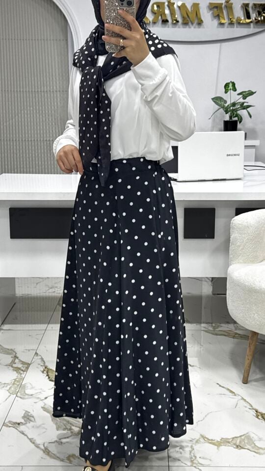 Puantiye detaylı etek siyah