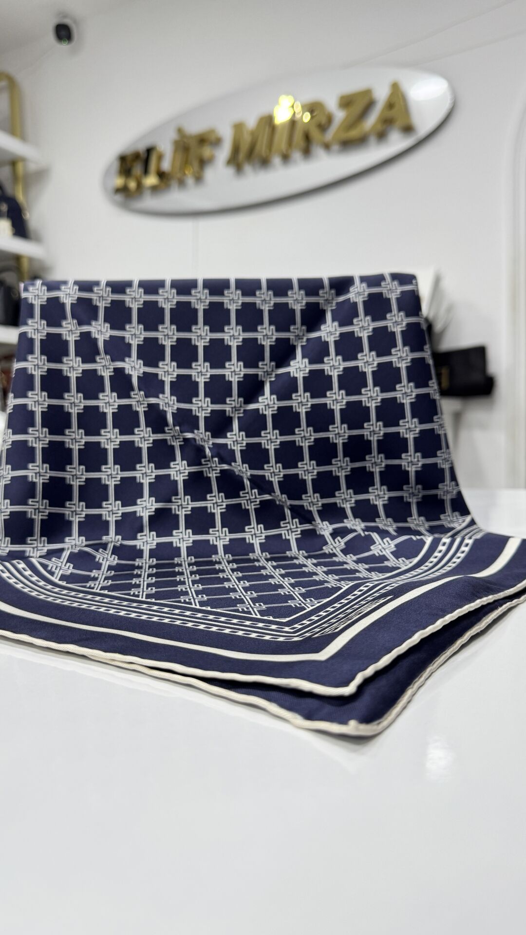 MONOGRAM DESEN İPEK EŞARP LACİVERT
