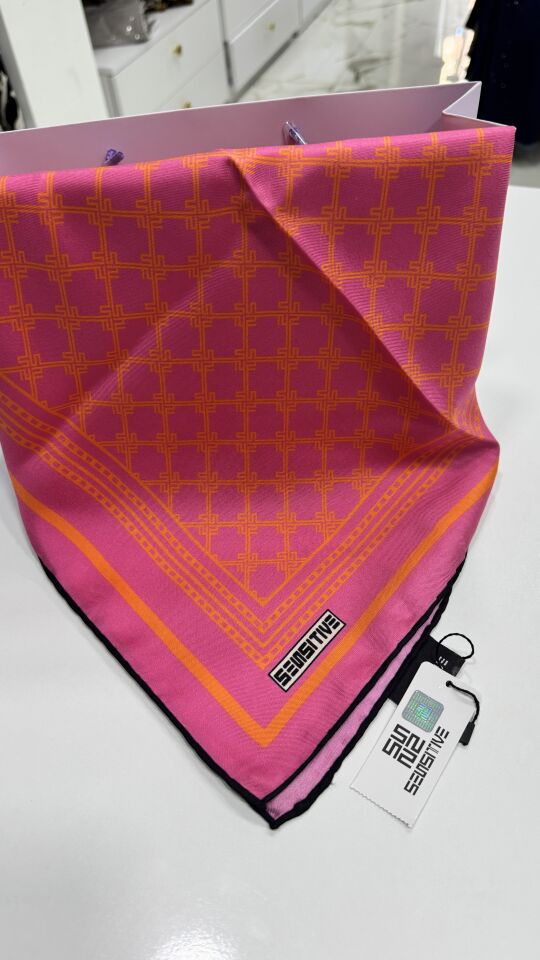 MONOGRAM DESEN İPEK EŞARP PEMBE