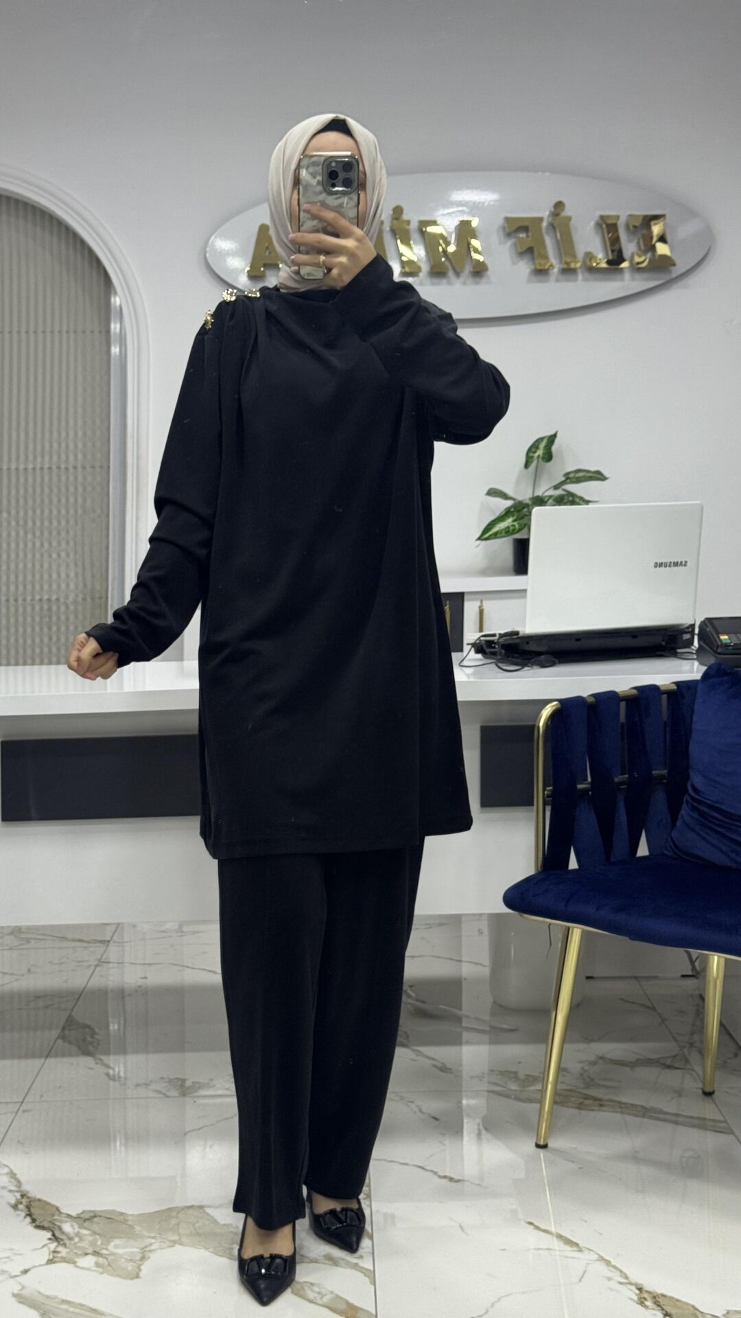 AYŞE AKAY OMUZ DETAYLI TAKIM SİYAH