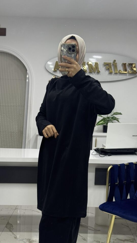 AYŞE AKAY OMUZ DETAYLI TAKIM SİYAH