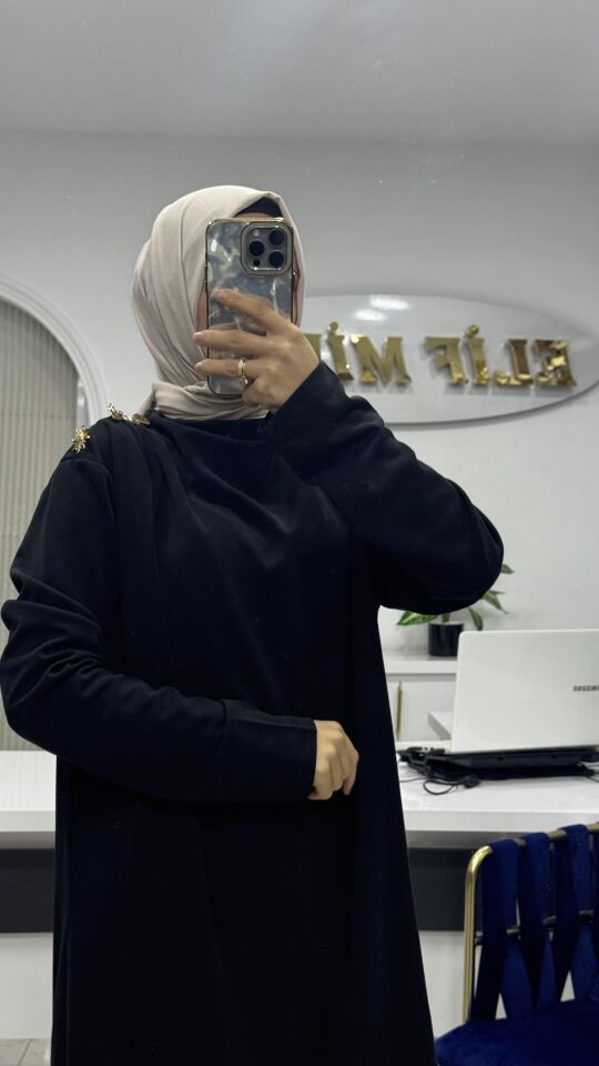 AYŞE AKAY OMUZ DETAYLI TAKIM SİYAH