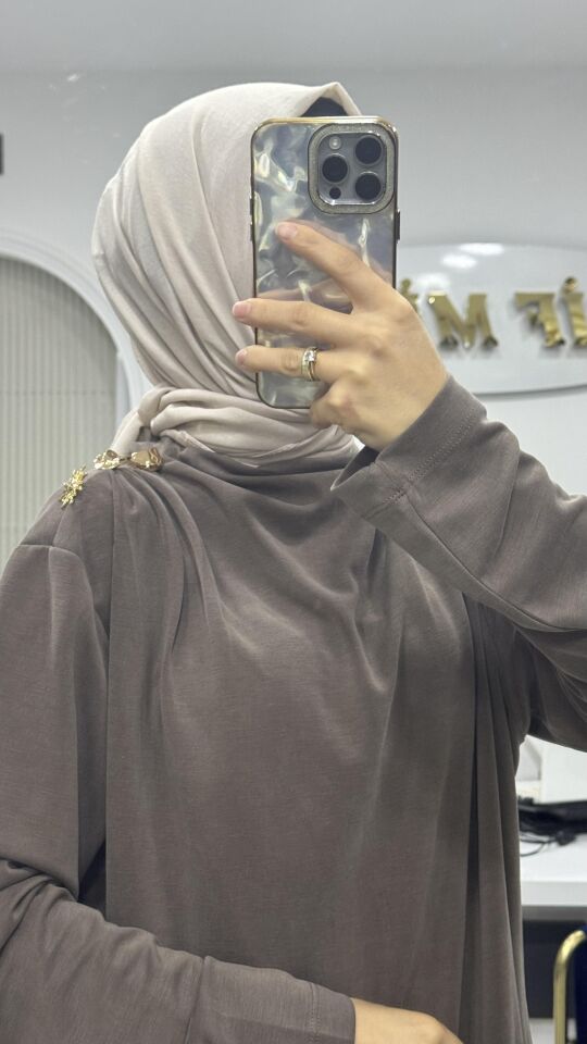 AYŞE AKAY OMUZ DETAYLI TAKIM