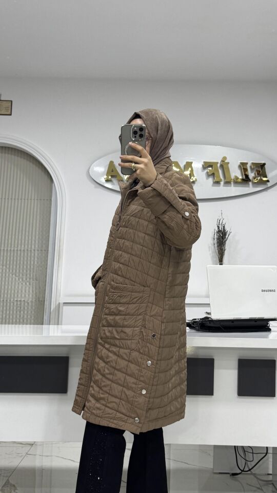 KAPİTONE KAP MANŞETLİ LATTE