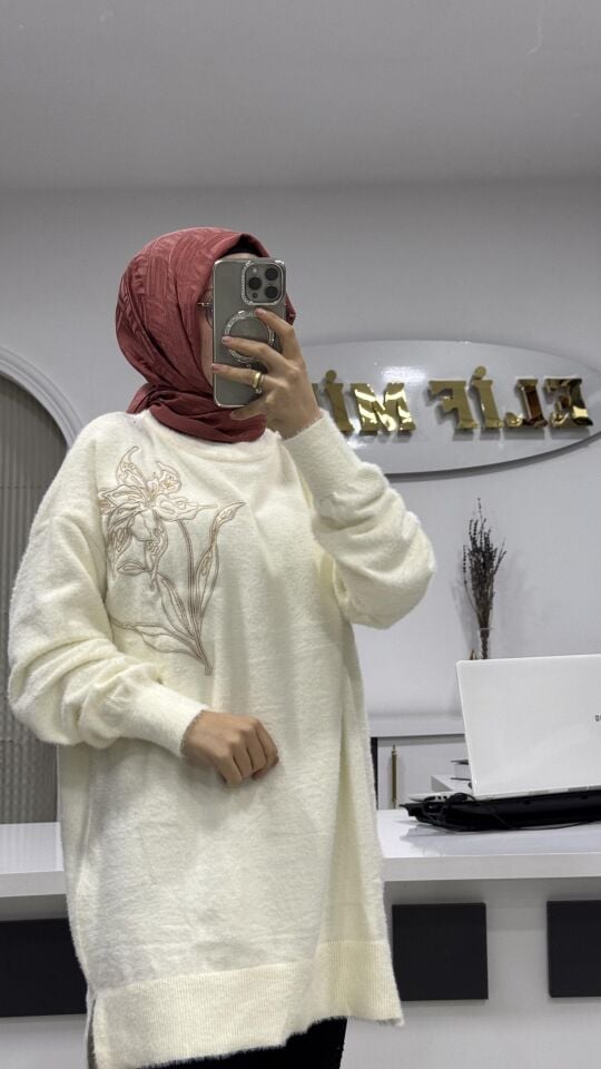 İŞLEME DETAYLI ANGORA KAZAK KREM