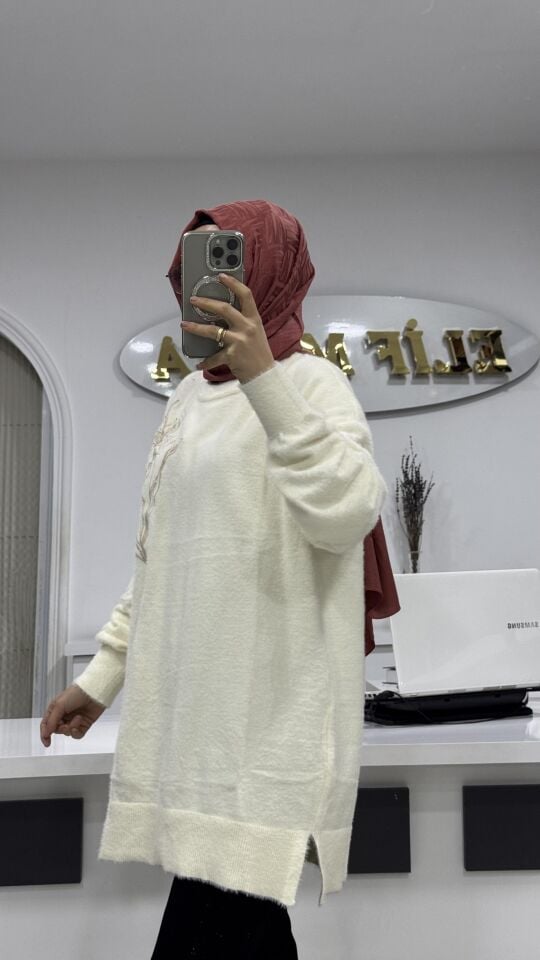 İŞLEME DETAYLI ANGORA KAZAK KREM