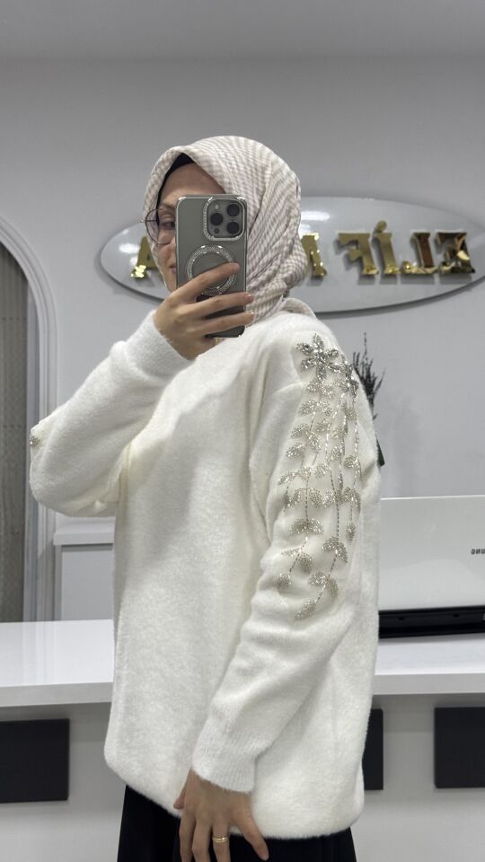 ANGORA KOL İŞLEMELİ KAZAK BEYAZ
